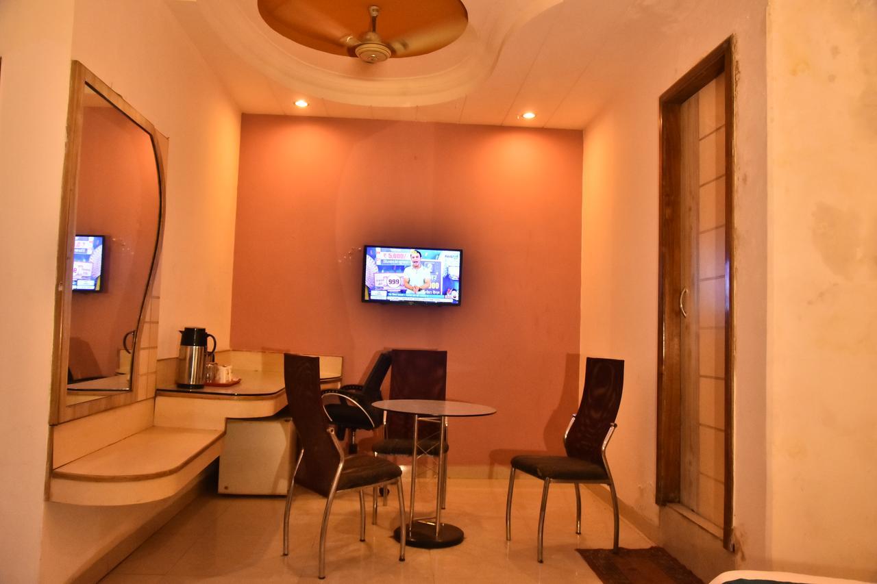 Hotel Deep Kanpur Extérieur photo
