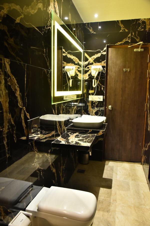 Hotel Deep Kanpur Extérieur photo